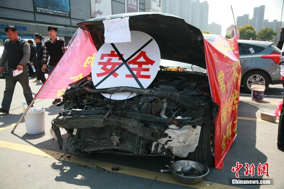 中國問題車展杭州上演 豪車車主集體維權(quán)(組圖)